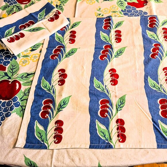 Vintage Style Reproduction by Crate & Barrel Tablecloth Napkins 47" Square Nice - Picture 3 of 6
